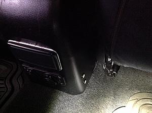 Rear seat courtesy lights and charging station-image.jpg