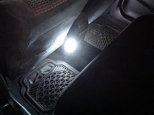 Rear seat courtesy lights and charging station-image.jpg