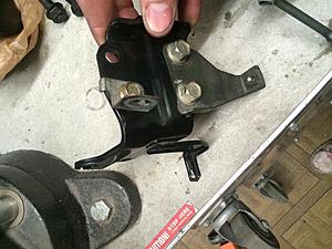 Engine bracket ? &amp; Alternator question-image.jpg