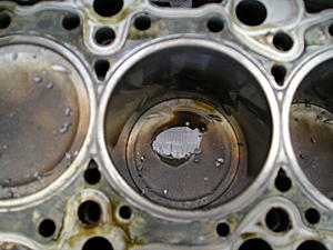 Pics of my cracked piston-cracked-piston-003.jpg