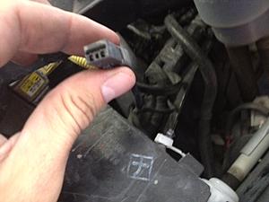 Unknown electrical plug hanging by ACD pump-unknown-plug.jpg