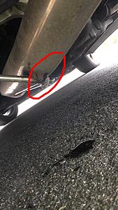 Weird leak coming from exhaust hangar-img_1347.jpg