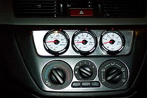 Gauges-3_gauges_closeup.jpg