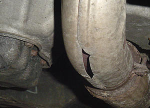 A huge hole in my downpipe??..  Is this supposed to be??-dsc00967.jpg