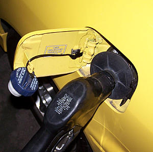 gonna fill up the tank tonight!!-insert-nozzle-into-hole.jpg