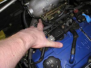 intake manifold install w/pics-hose-goes-here.jpg