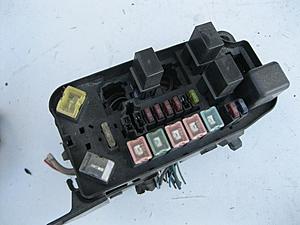 Auto Tranny Information for the Lancer-engine_fuse_box_2.jpg