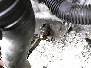 Slave or Master cylinder problem?-bleeder.jpg