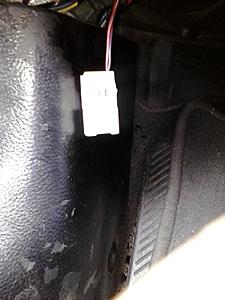 Random White Connector Hanging by Left Foot-img_20121116_135222.jpg