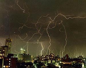 TEMEVO/SFL-lightning-strikes89983.jpg